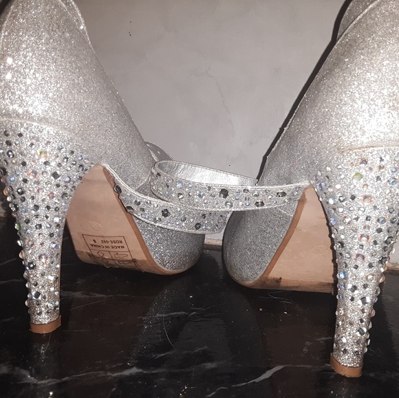 Cinderella strappy silver high heels size 8 - Picture 3 of 4